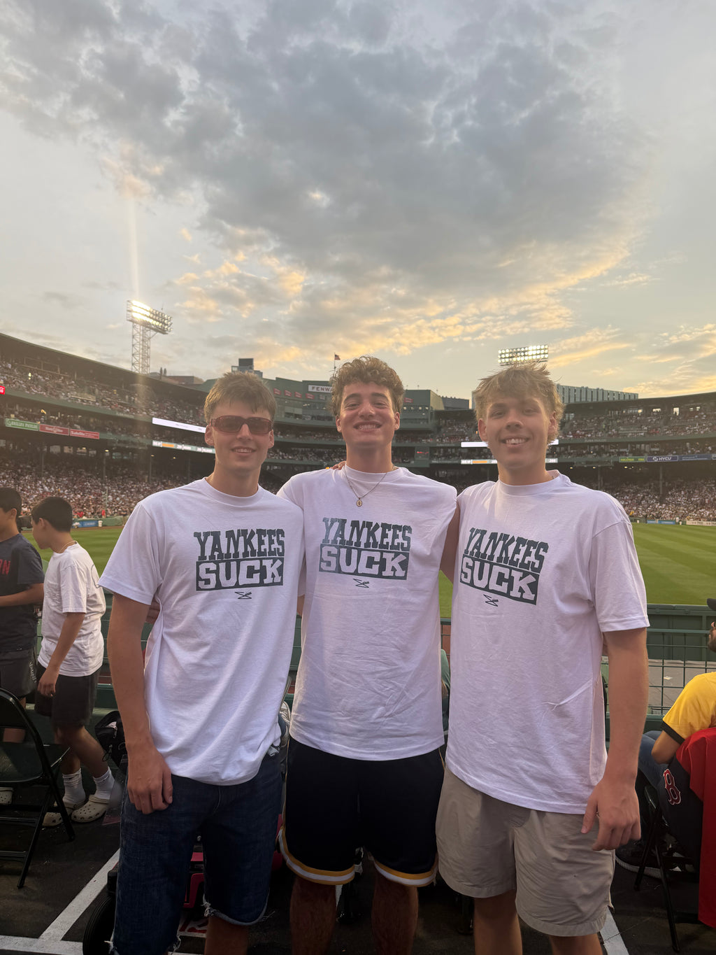 YANKEES SUCK TEE